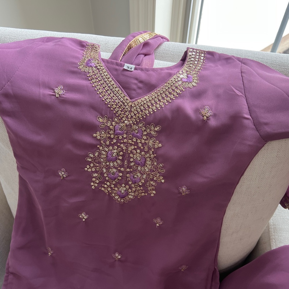 Purple Embellished Traditional Indian dress - Picture 3 of 6